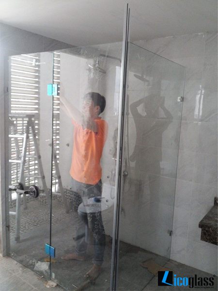  THI CÔNG VÁCH TẮM KÍNH CHUNG CƯ 